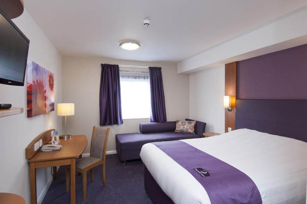 Premier Inn Cardiff Roath Pokój zdjęcie