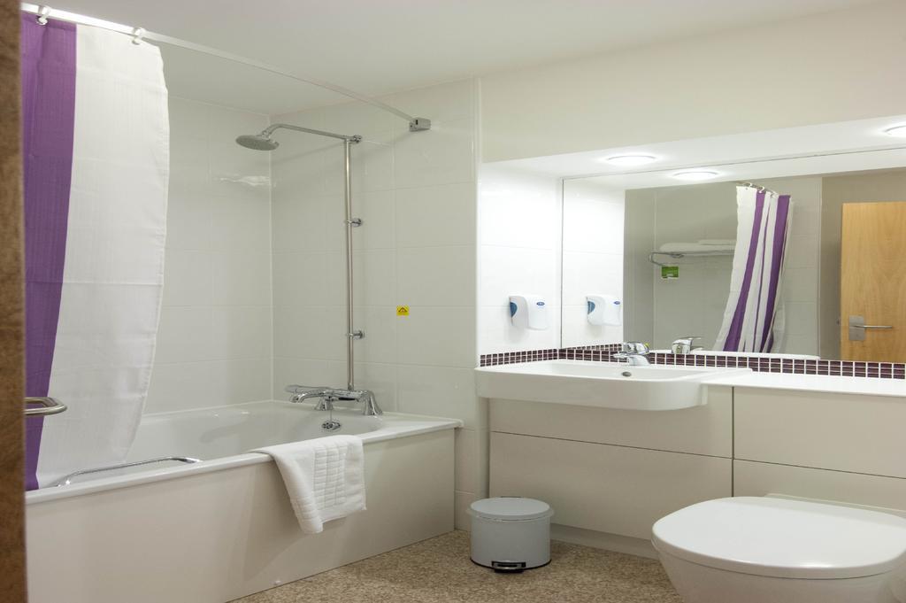 Premier Inn Cardiff Roath Zewnętrze zdjęcie
